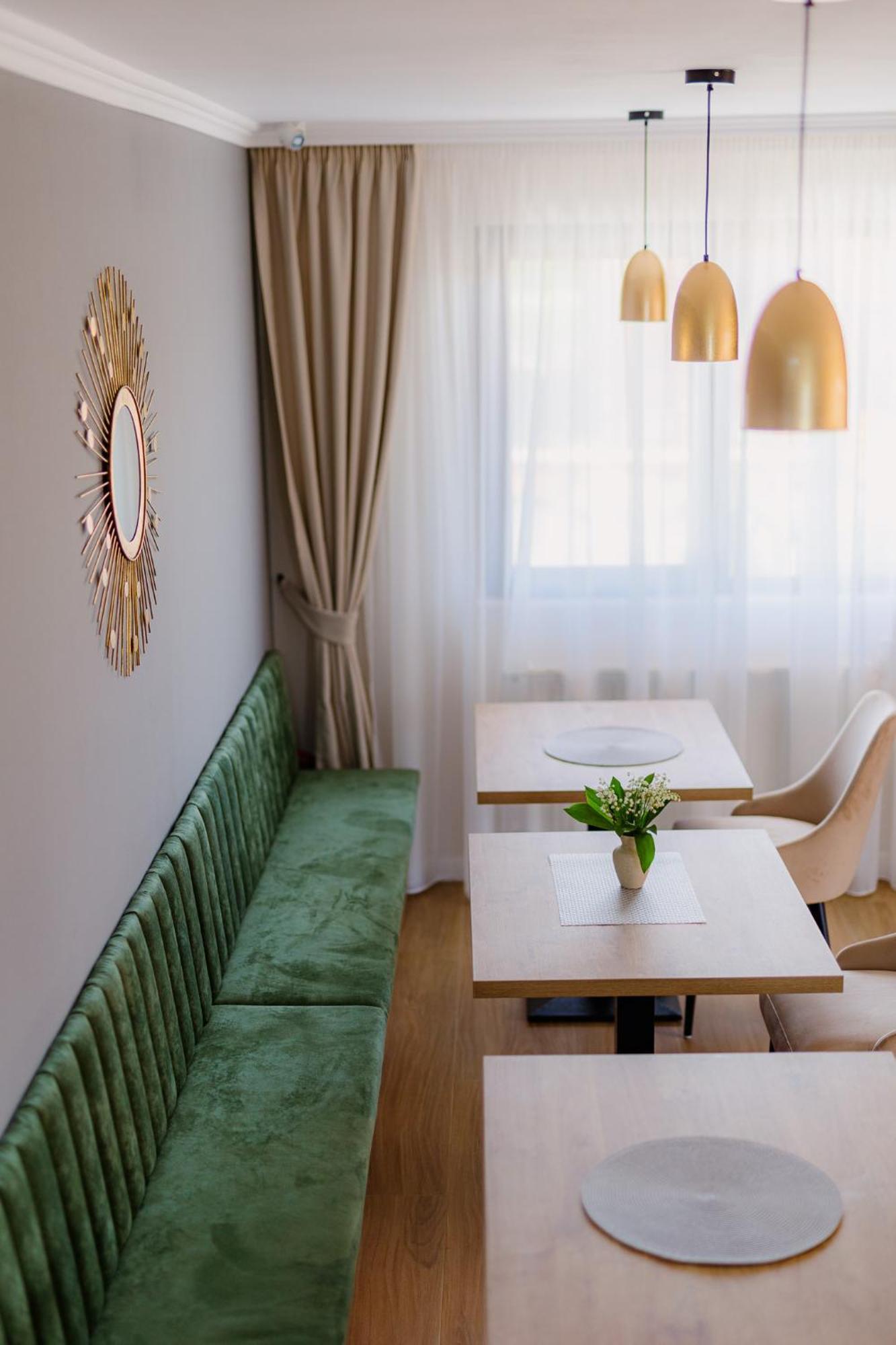 Pensiunea Regal Baile 1 Mai Ngoại thất bức ảnh