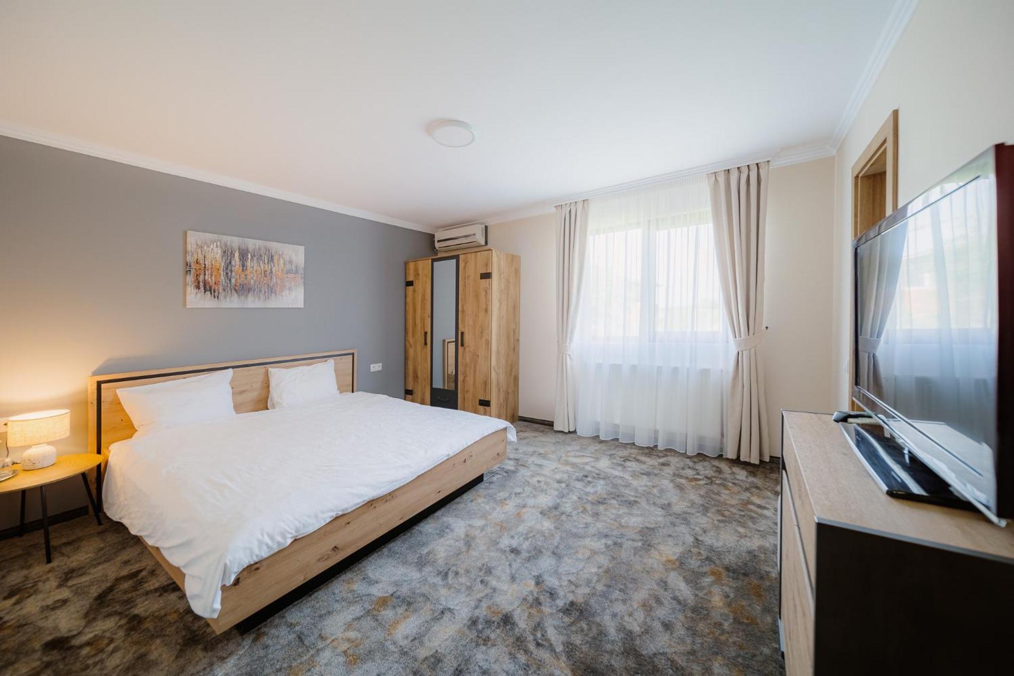 Pensiunea Regal Baile 1 Mai Ngoại thất bức ảnh
