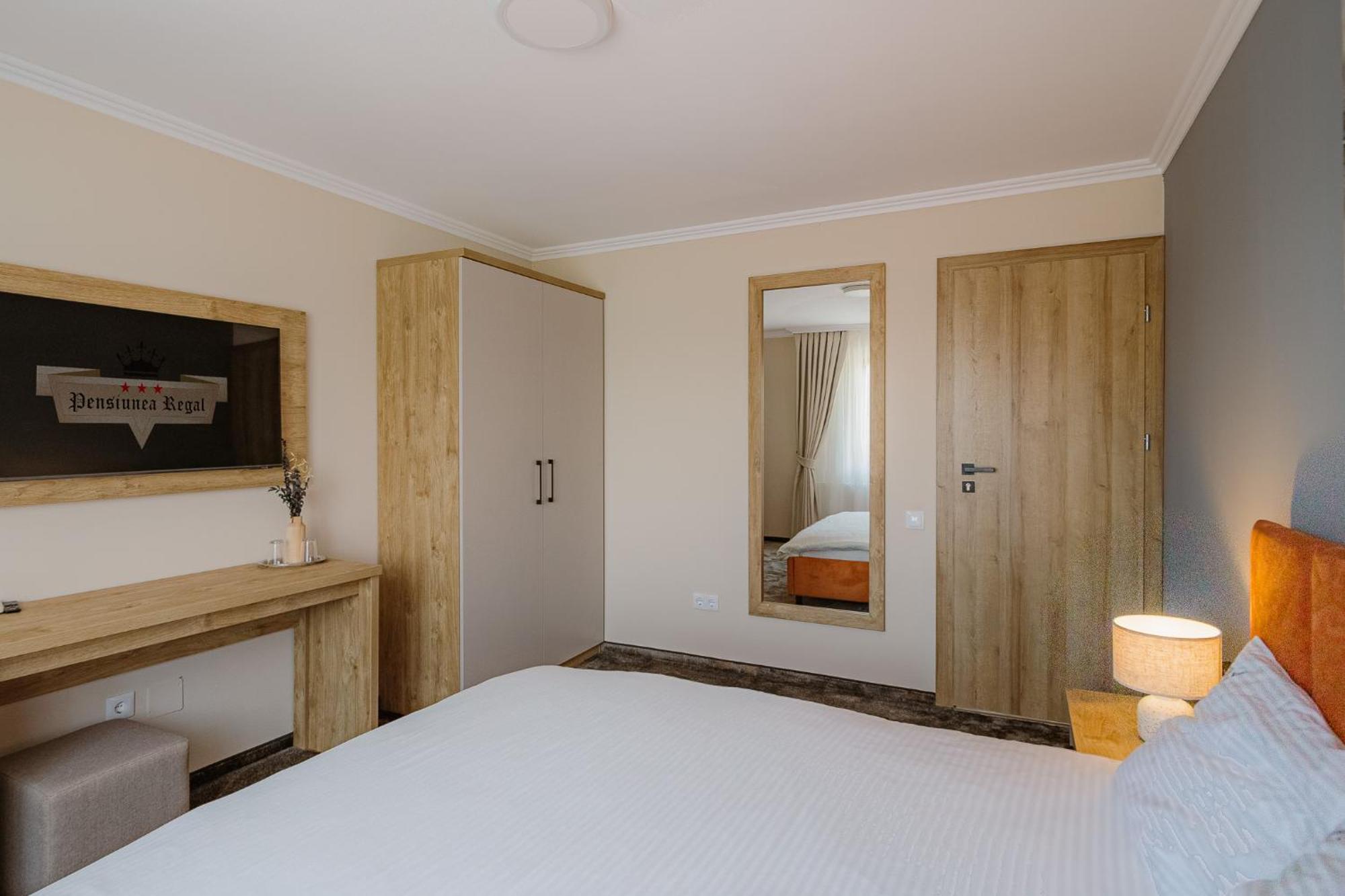 Pensiunea Regal Baile 1 Mai Ngoại thất bức ảnh