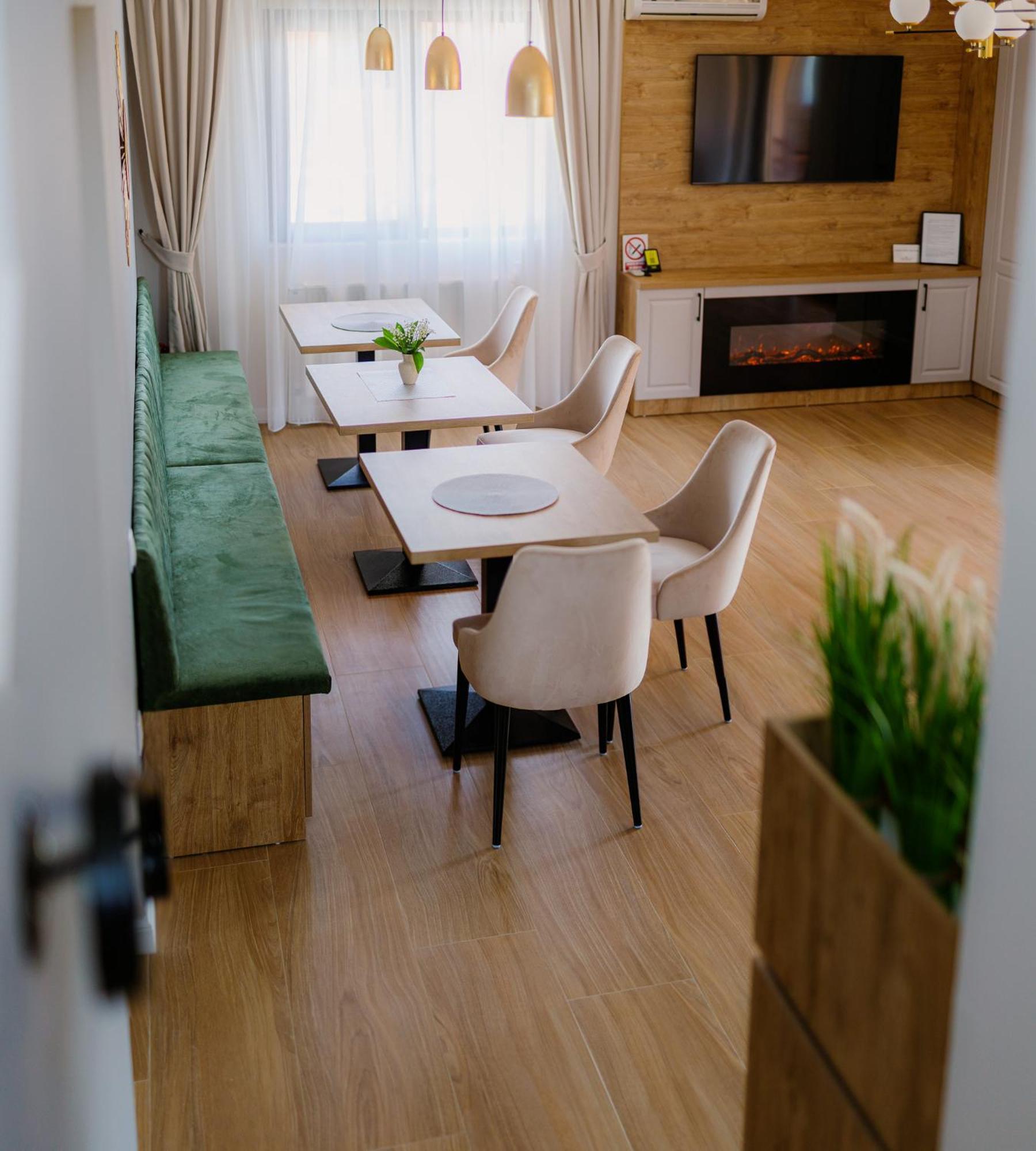 Pensiunea Regal Baile 1 Mai Ngoại thất bức ảnh