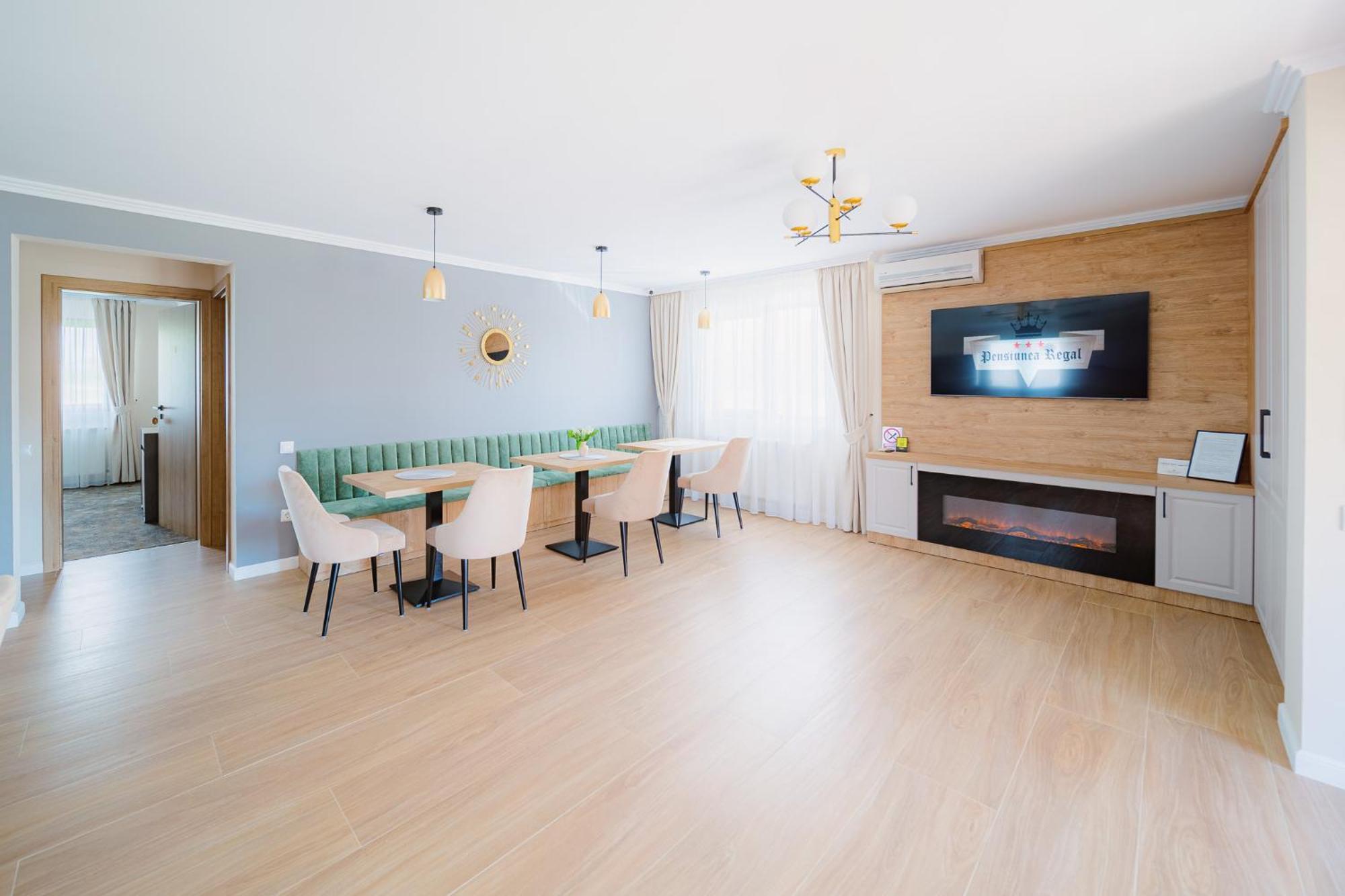 Pensiunea Regal Baile 1 Mai Ngoại thất bức ảnh