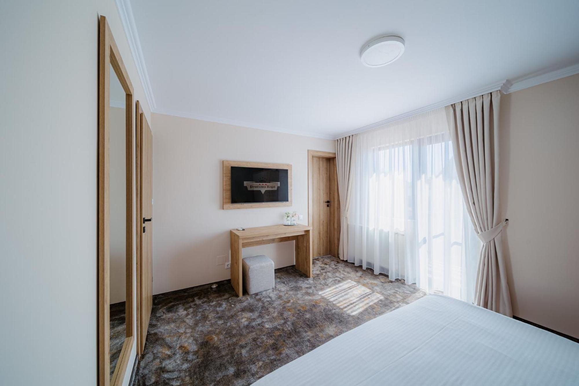 Pensiunea Regal Baile 1 Mai Ngoại thất bức ảnh