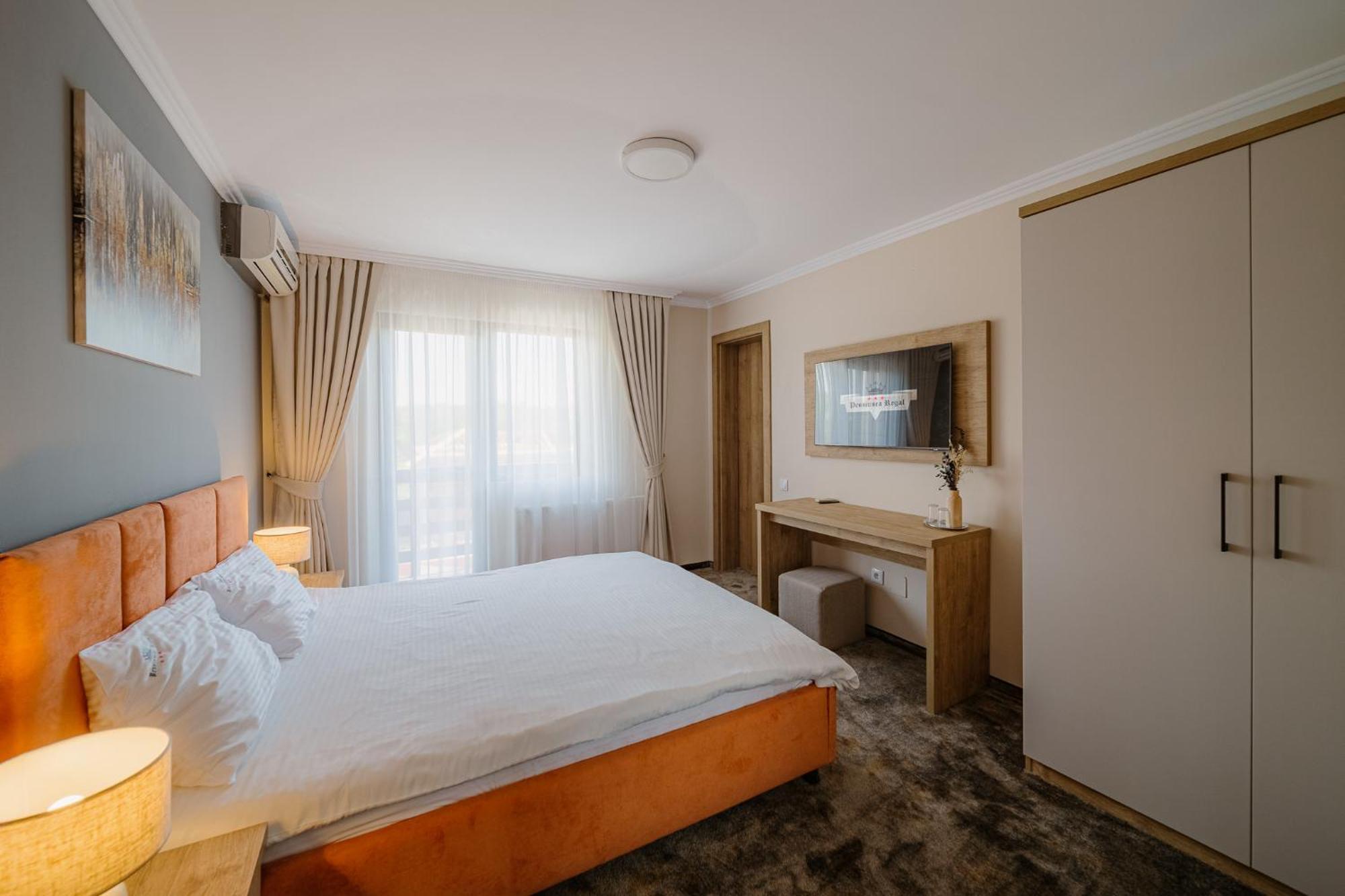 Pensiunea Regal Baile 1 Mai Ngoại thất bức ảnh