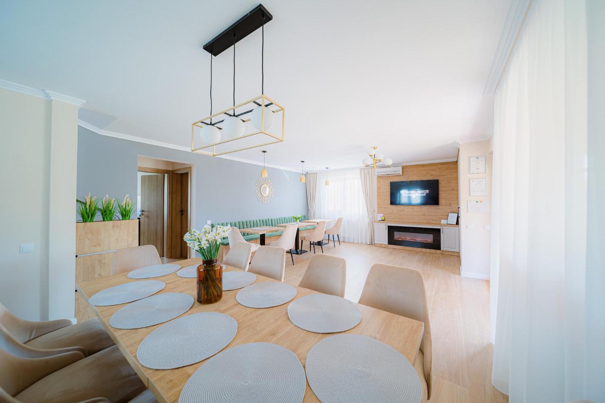 Pensiunea Regal Baile 1 Mai Ngoại thất bức ảnh